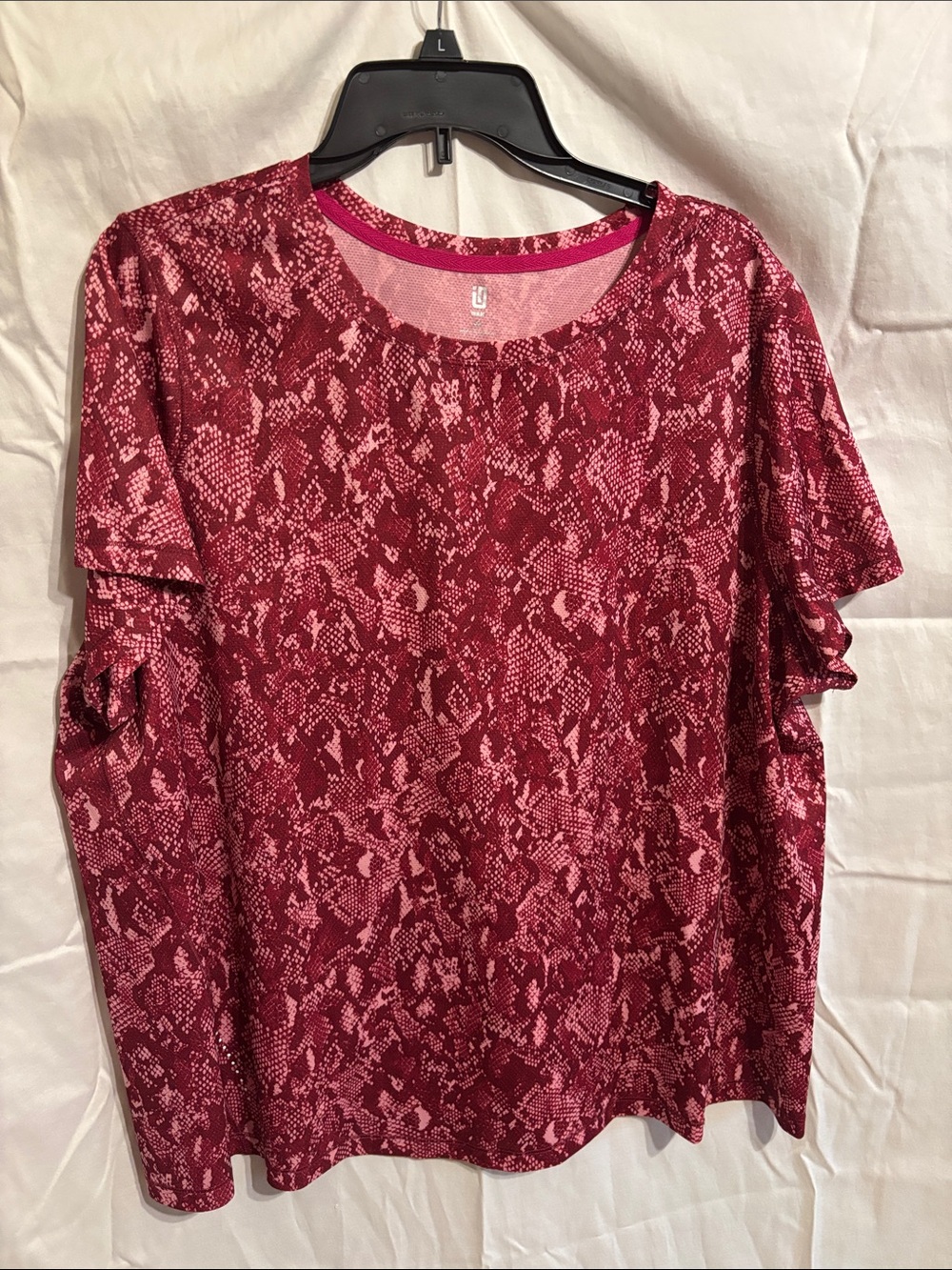 Women's Magenta Snake-Print Short Sleeve Top